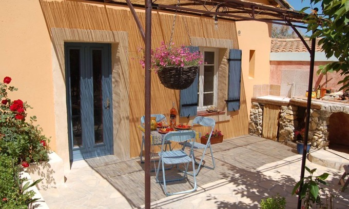 Sussargues Casa | QUIET STUDIO COUNTRYSIDE, QUIET HOUSE SHARED POOL, AQUABIKE, CHILDREN'S GAMES
