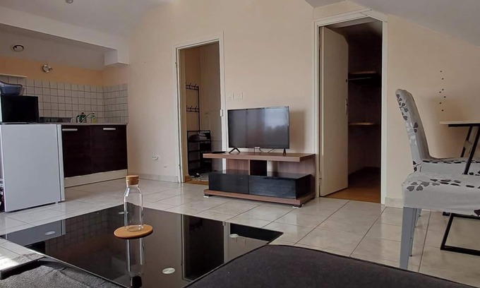 Soisy-sur-Ecole Apartamento | Quiet studio for rent