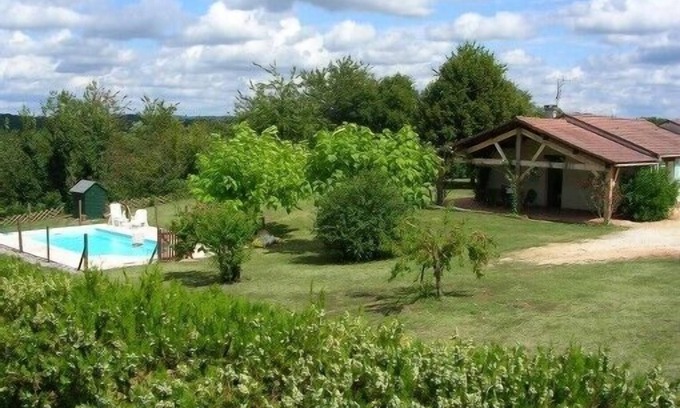 Le Bugue Casa | Tranquila rodeada de vegetación de una casa para un descanso asegurado.