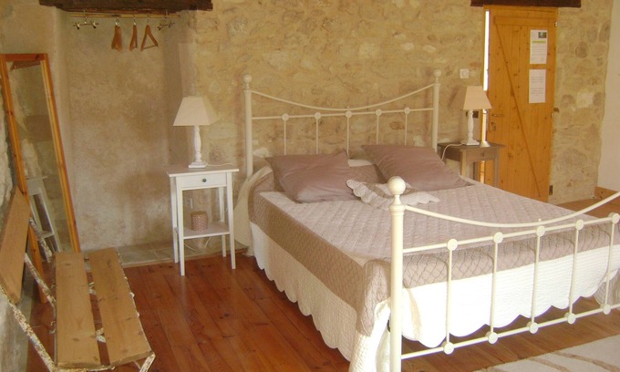Castelnau-de-Montmiral Cama Y Desayuno | Quiet Tilleul guest house at "La Boriette" for nature lovers