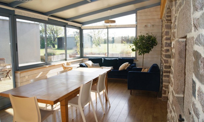 Cosqueville Casa | Peaceful villa 800 m from the beach