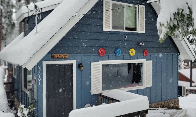 Mi-Wuk Village Cabina | Quiet Updated Cabin Nestled in Forest Close to Twain Harte & Pinecrest Lake