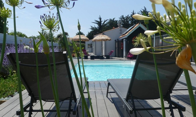 Saint-Georges-d'Oleron Villa | Quiet villa. Swimming pool, terrace, garden, 4 bathrooms. Beach and bike paths.
