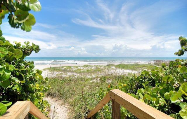Crescent Beach Casa | Quiet Vista Del Mar 2 Bedroom Condo Beachfront Property