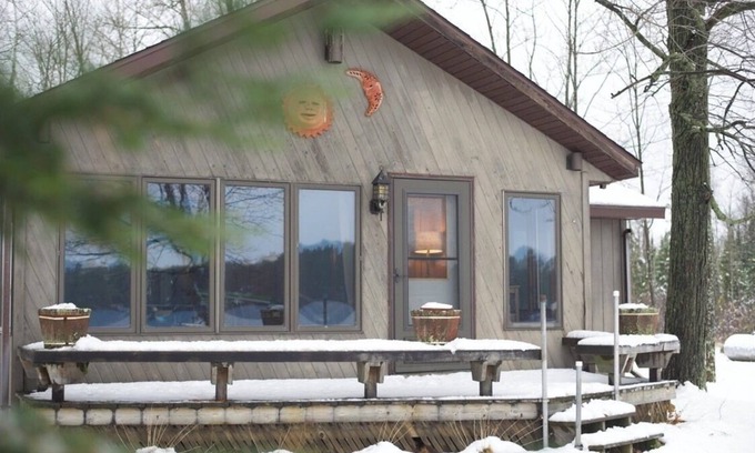 Rhinelander Cabina | Quiet waterfront cabin near Tomahawk & Minocqua, Pet friendly