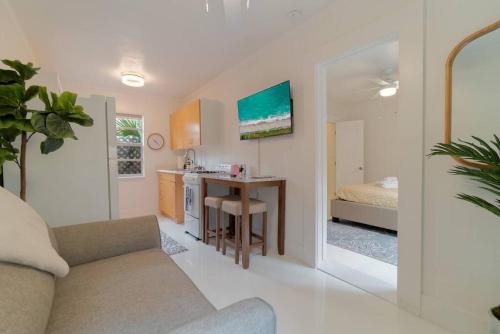 Southside Apartamento | Quiet West Palm Beach Guest Cottage Near the Beach!
