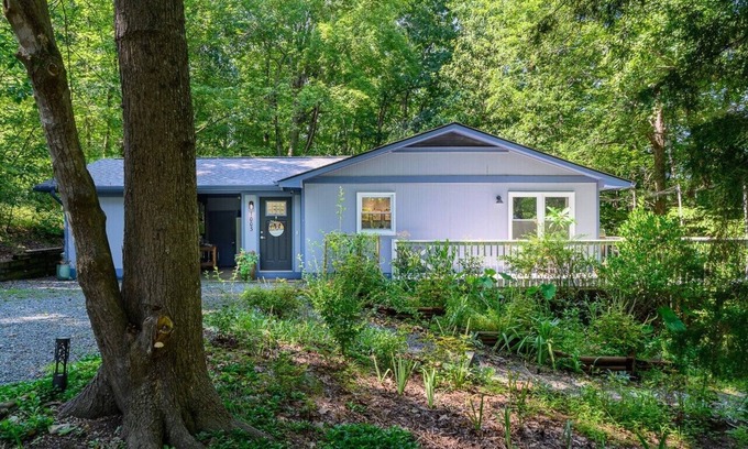 Chapel Hill Casa | Quiet Wooded Oasis 6 minutes from UNC
