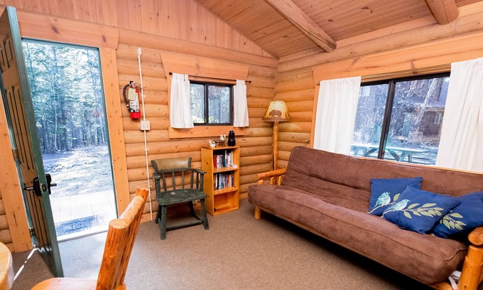 Bigfork Cabina | Quiet woodland cabin with firepit, near Bigfork, Flathead Lake & Glacier