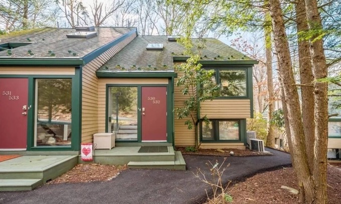Farmington Condominio | Quiet Woodland Serenity Escape