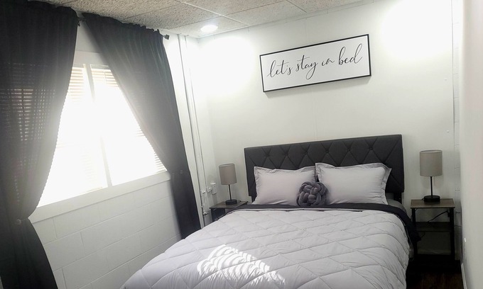 Gainesville Casa | Quiet, woodsy little one bedroom basement apartment