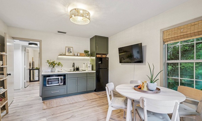 Gainesville Apartamento | Quietly Elevated Gainesville Guest Suite - The Perch at Misty Hollow