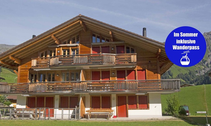 Adelboden Apartamento | Apartamento tranquilo para 6 personas. Balcón con una hermosa vista a la montaña.