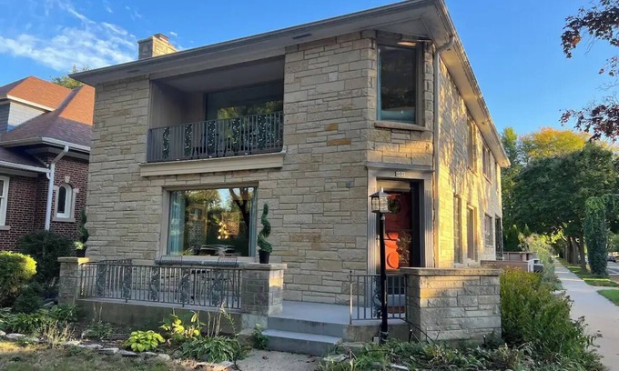 Bay View Casa | Quincy Estate 5BR/3BA for Family Stays with Fireplace Park Views & Parking
