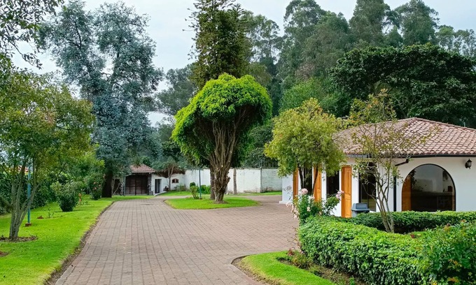 Sangolquí Hotel | Quinta Bella Orquídea