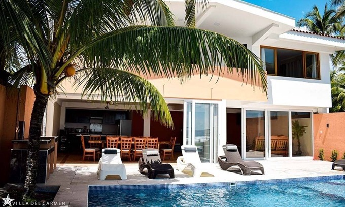 San Diego Villa | Quinta del Carmen lujosa casa con piscina en Playa San Diego, La Libertad.