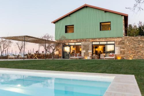 Queimada Casa | Quinta do Olival Loft Farmhouse in Douro Valley