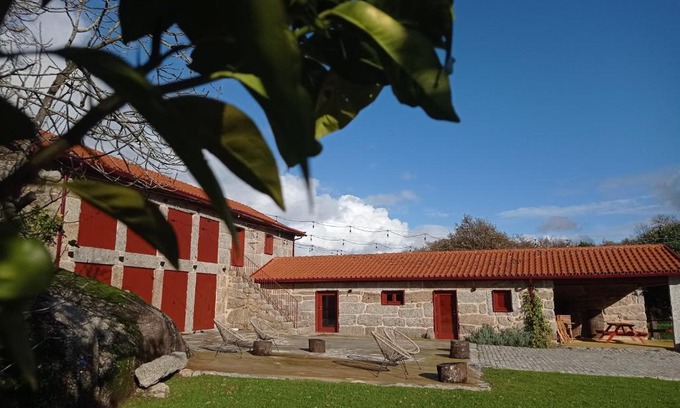 Guimaraes Casa | Quinta Pousada de Fora Wines & Tourism