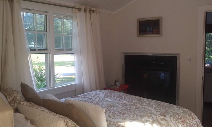 West Yarmouth Cabaña | Quintessential 2-bedroom Cape cottage with salt marsh views near Seagull Beach