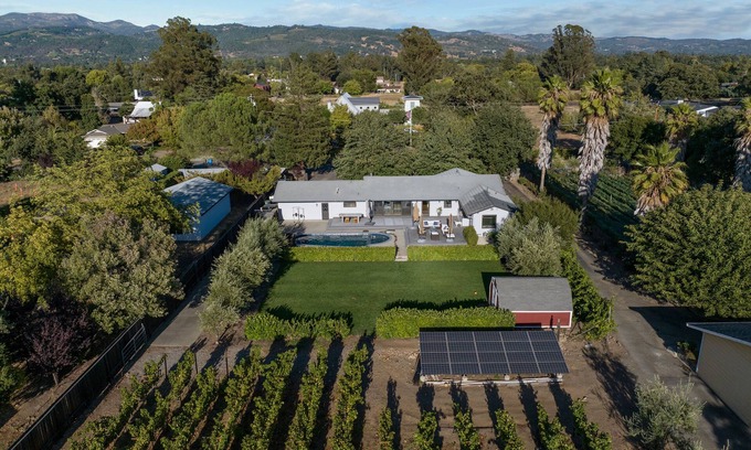 Sonoma Casa | Quintessential wine country home. Pool, views, close to downtown, pets welcome
