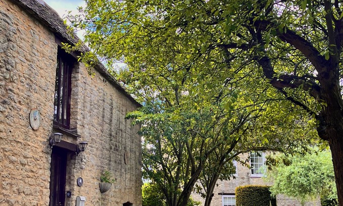 Kidlington Cabaña | Quirky and cosy canal-side cottage in the Oxfordshire countryside.