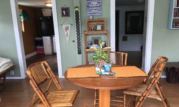 Barrett Casa | Quirky Little Fishing Cabin. La Porte, TX