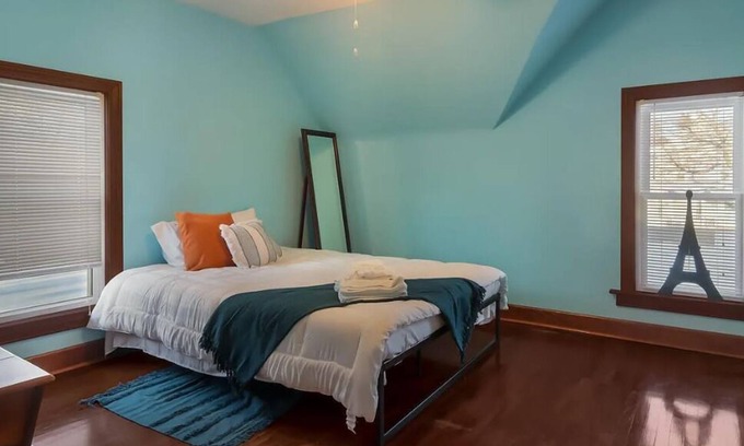 Cadillac Casa | Quirky, Quiet and Convenient. Downtown, Historic.