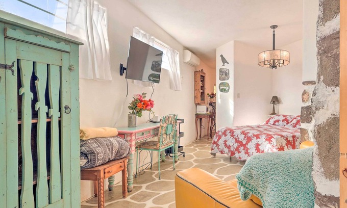 Santa Cruz Apartamento | Quirky Santa Cruz Studio w/ Shared Courtyard!