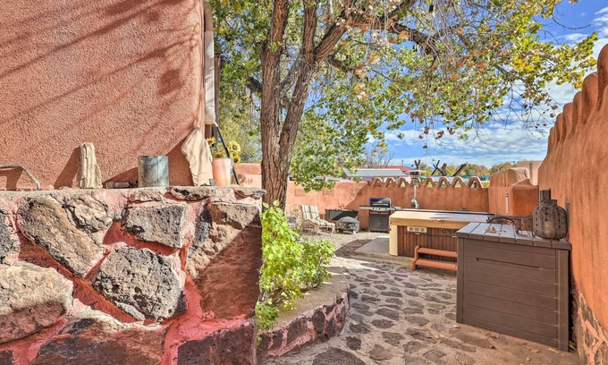 Santa Cruz Apartamento | Quirky Santa Cruz Studio w/ Shared Courtyard!