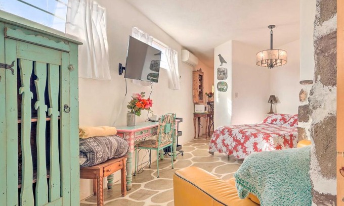 Santa Cruz Apartamento | Quirky Santa Cruz Studio with Shared Courtyard!