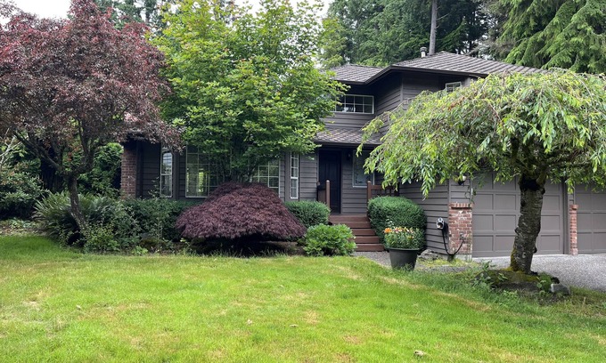 Edmonds Casa | quite and private near trails and downtown