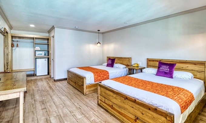 Ramona Cabina | Quite & Clean 2 Queen Bed Room in Ramona Wineries