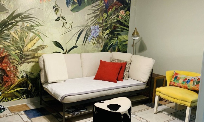 Largo Casa | Quite neighborhood, Free Parking, Super Wi-Fi, Private Guest House