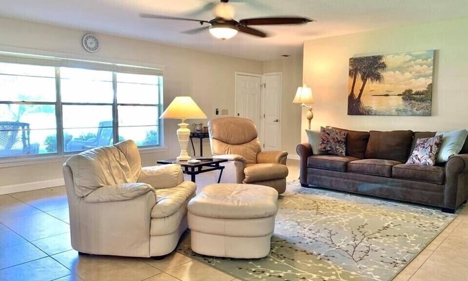 Florida South Atlantic Coast Casa | Tranquilo barrio privado lago! PESCA Y GOLF