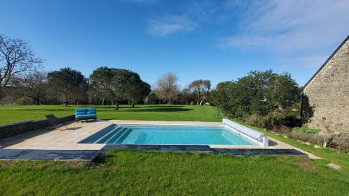 Kervignac Casa | RÉF 405 - KERVIGNAC gîte indépendant avec piscine privative dans longère partie de gauche sur propriété