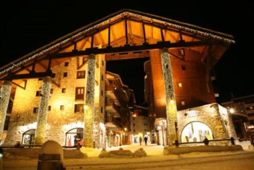 Val-d'Isere Apartamento | Résidence VAL VILLAGE, skis aux pieds, Duplex 3 chambres 75 m2 - by MONTBLANC LODGE