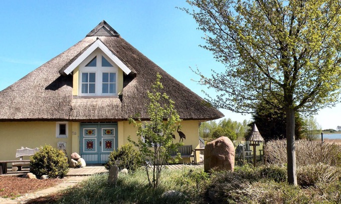 Garz/Rugen Casa | Rügenferien Unter Reet auf Großem Wassergrundstück