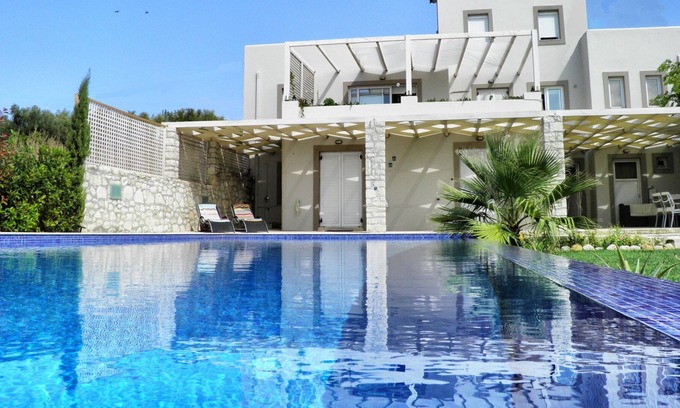 Dramia Villa | Cretan Mansion – Non Refundable R193