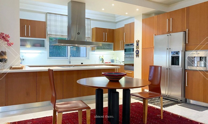 Dafni Villa | R 3019 Villa Prince Phillip Vivestia Athens