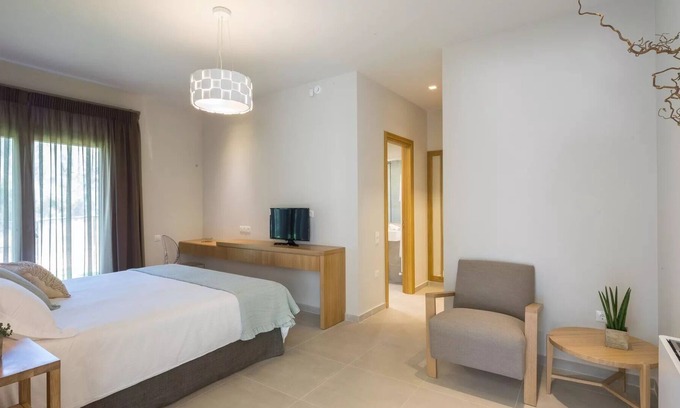 Agios Matthaios Villa | R 3250 Villa Ianira