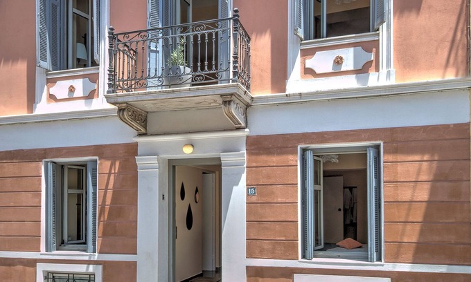 Plaka Villa | R 990 Aaria Plaka Residence - Aria Plaka Residence