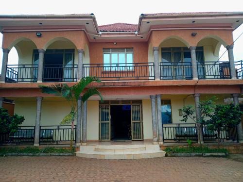 Mbale Cama Y Desayuno | R ace hotel mbale