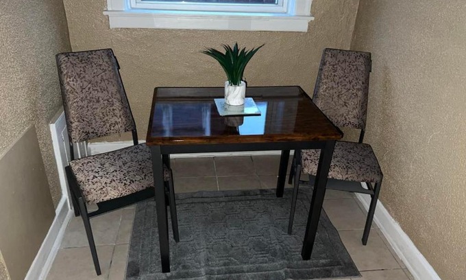 Detroit Apartamento | R&R 1BDRM COMFY AND COZY ON OAKMAN BLVD
