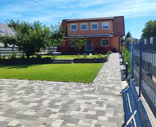 Balatonkenese Casa | R&R Vendégház Balatonkenese