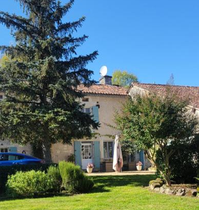 La Rochebeaucourt-et-Argentine Complejo | Raisin et Toile - French American Retreat