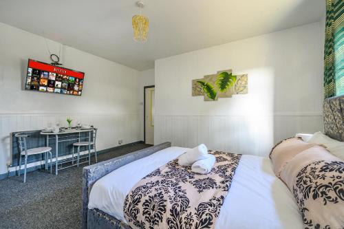Churwell Casa | -RA27A- For your relaxed, Cosy stay, Free Parking