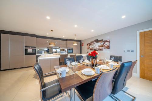 Batley Casa | *RA7C* For your most relaxed & Cosy stay + Free Parking + Free Fast WiFi *