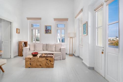 Apollonia Casa | Rabagas Suites - In The Heart of Sifnos