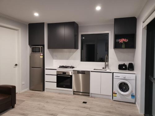 Hamilton Casa | Rabbits Home- Riverside, Separate courtyard, New 1-bedroom
