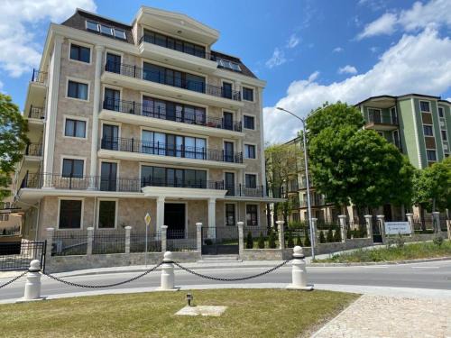 Saints Constantine and Helena Apartamento | Rabi park residence