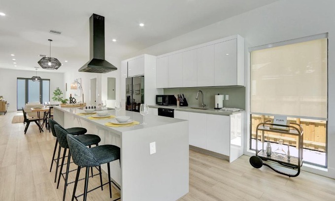 Coral Way Casa | Radiance - Modern Design, Poolside Escape